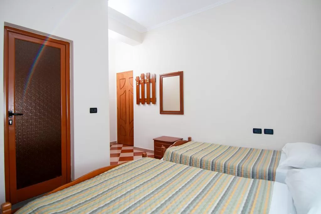 Florence 11 - STD TRPL 2.jpg